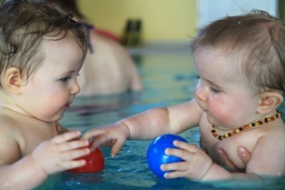 Wahrnehmung beim Babyschwimmen